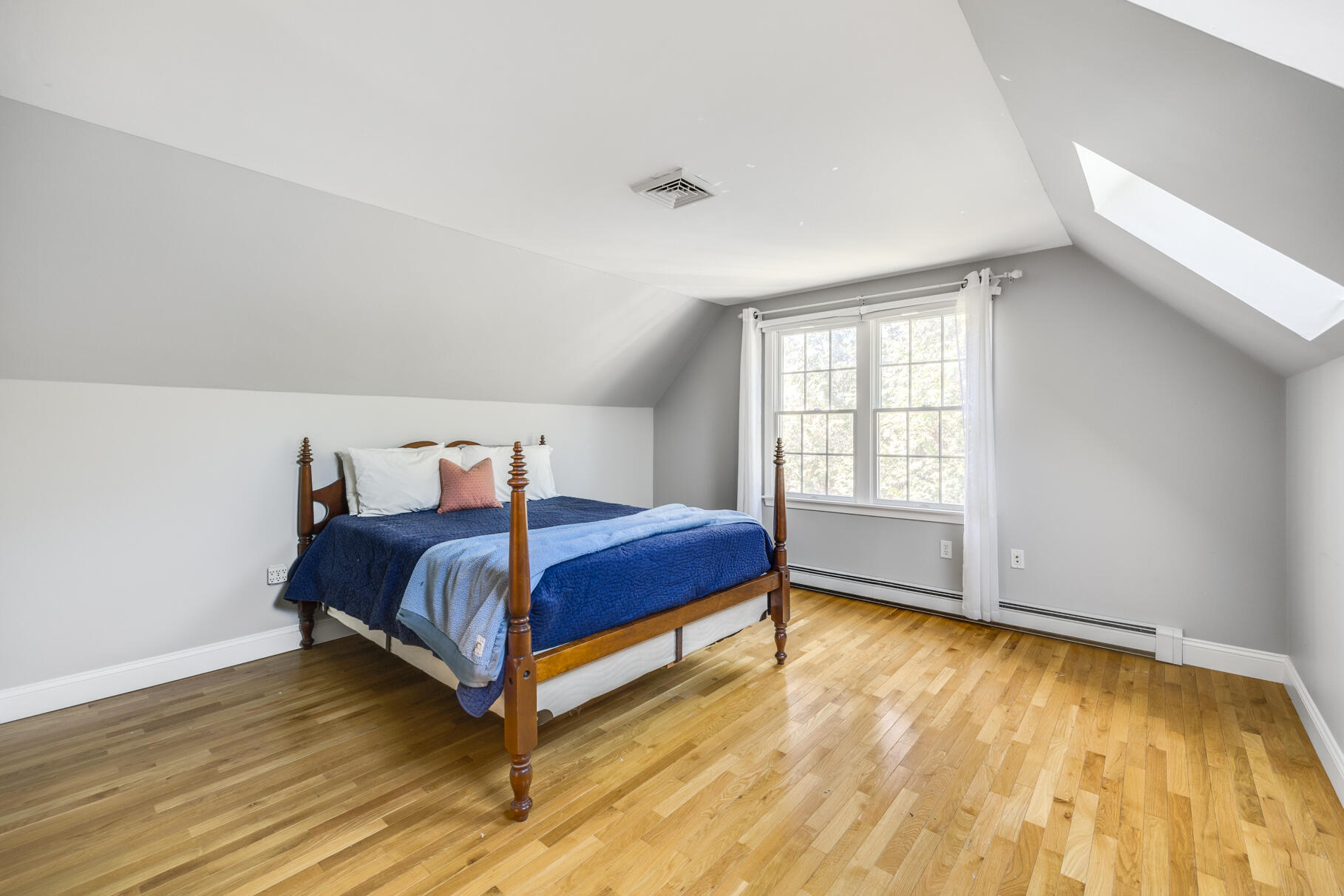 Osterville, Massachusetts 02655, United States, 4 Bedrooms Bedrooms, ,3 BathroomsBathrooms,Residential,Pending,131649