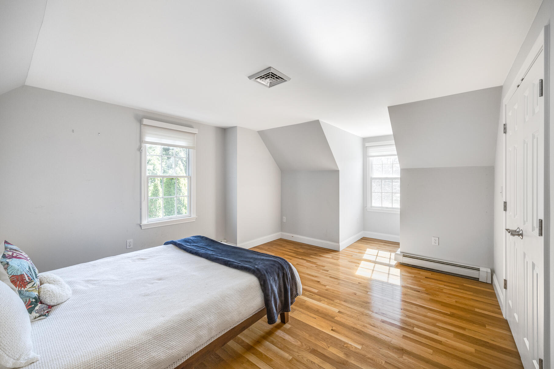 Osterville, Massachusetts 02655, United States, 4 Bedrooms Bedrooms, ,3 BathroomsBathrooms,Residential,Pending,131649