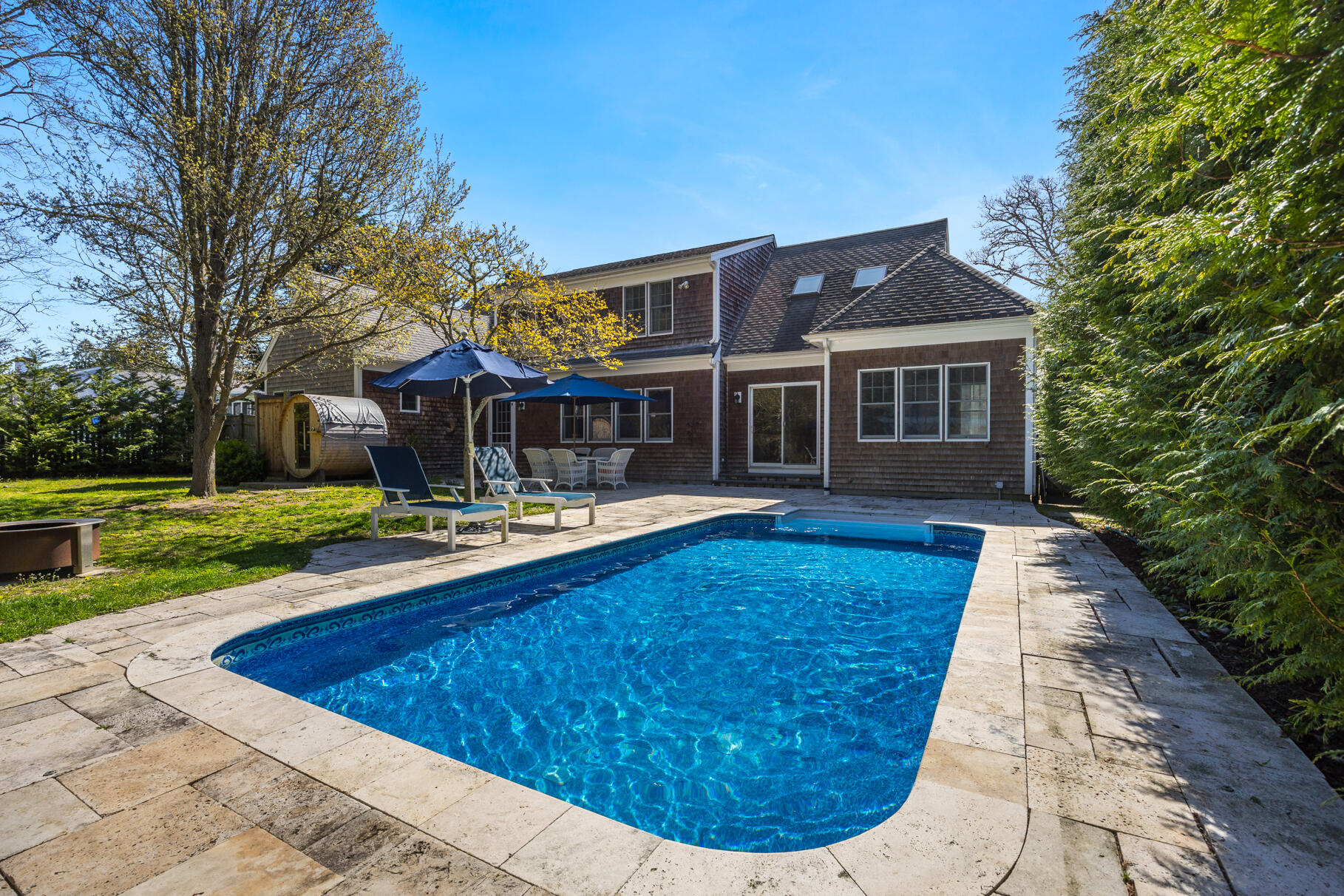 Osterville, Massachusetts 02655, United States, 4 Bedrooms Bedrooms, ,3 BathroomsBathrooms,Residential,Pending,131649