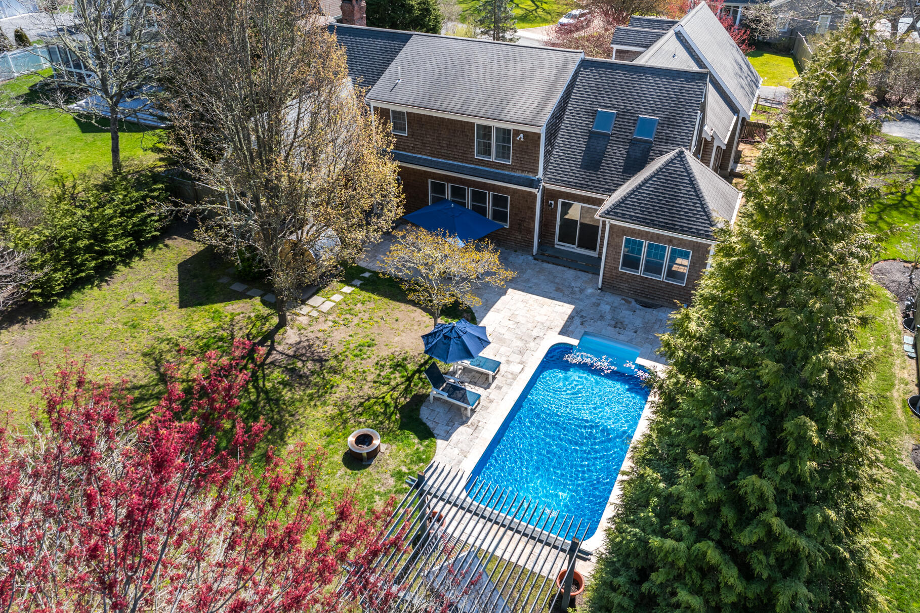 Osterville, Massachusetts 02655, United States, 4 Bedrooms Bedrooms, ,3 BathroomsBathrooms,Residential,Pending,131649