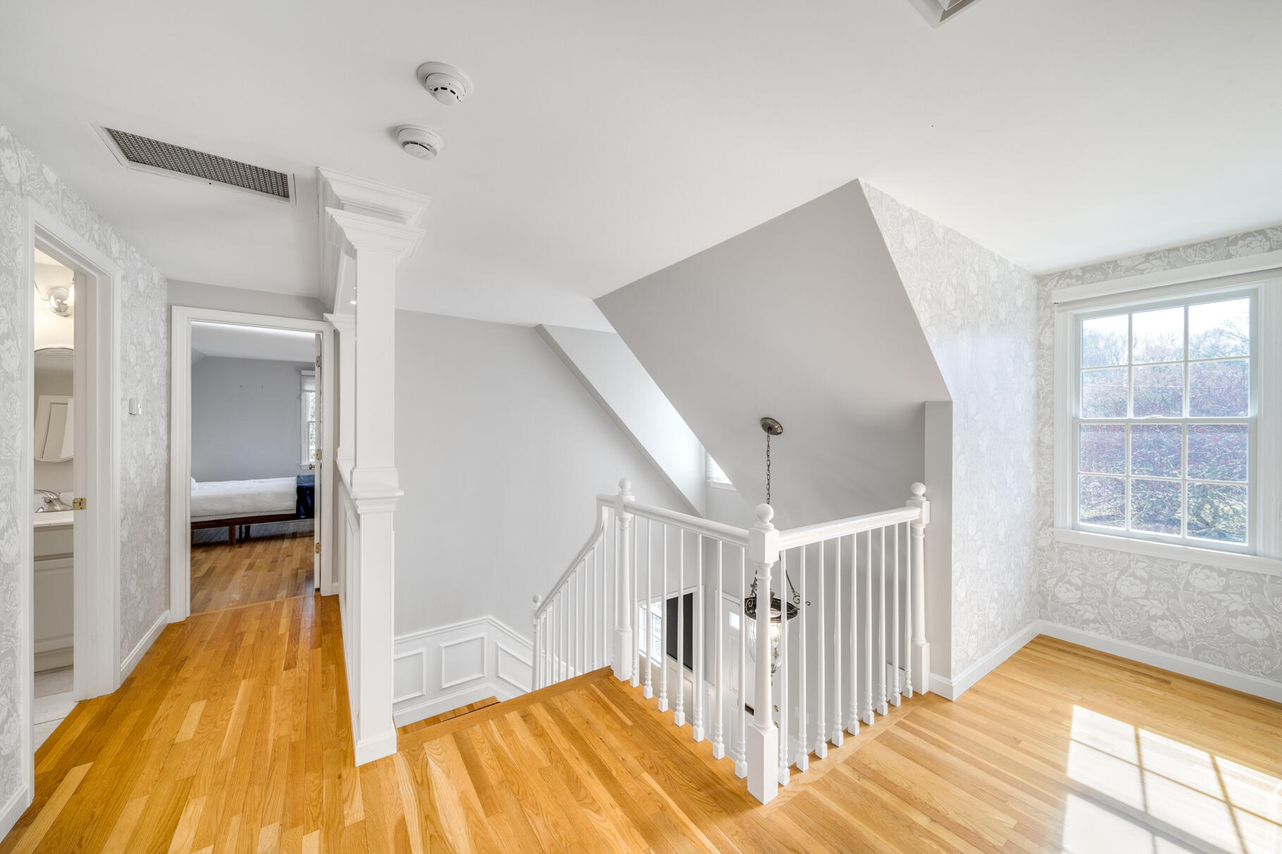 Osterville, Massachusetts 02655, United States, 4 Bedrooms Bedrooms, ,3 BathroomsBathrooms,Residential,Pending,131649