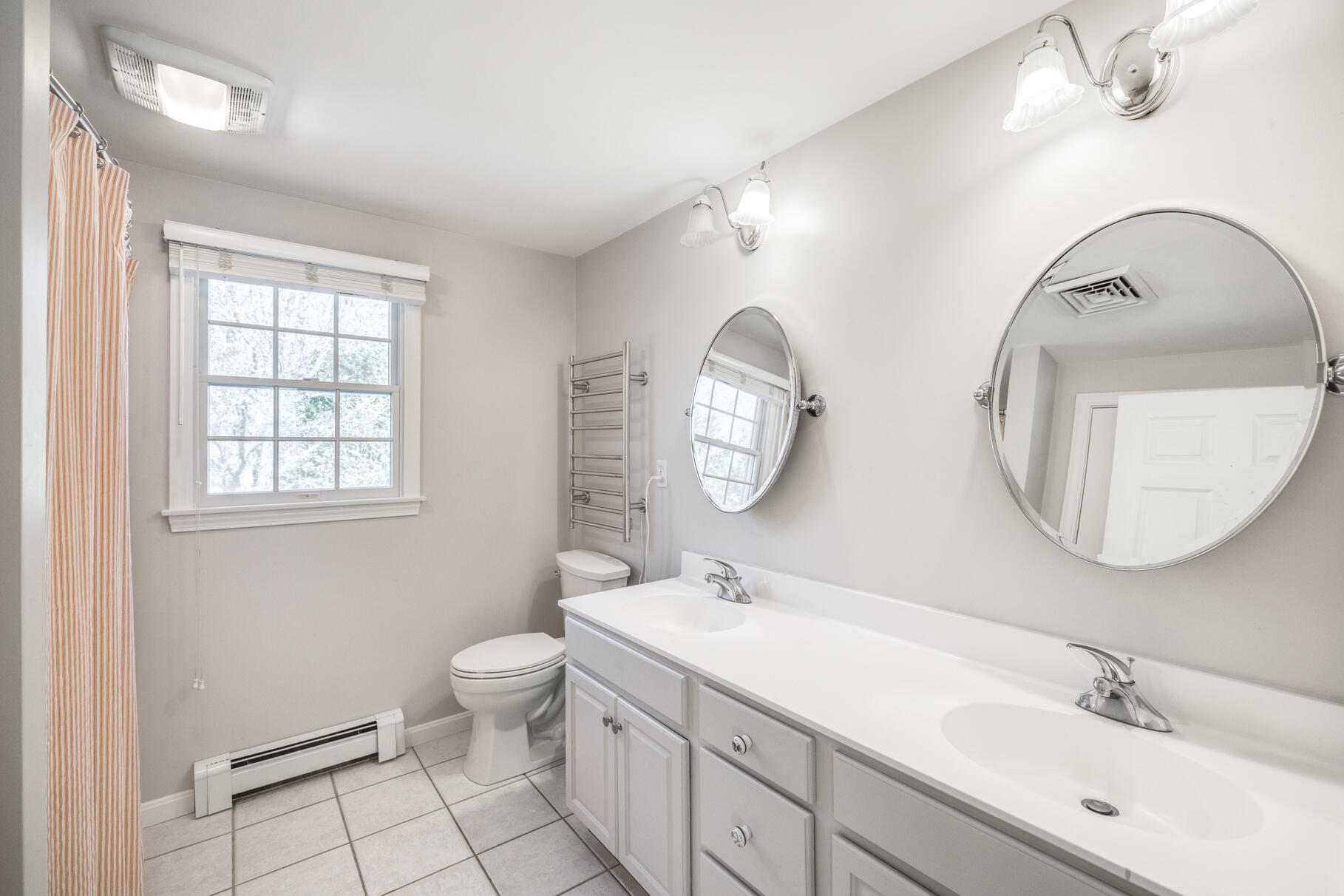 Osterville, Massachusetts 02655, United States, 4 Bedrooms Bedrooms, ,3 BathroomsBathrooms,Residential,Pending,131649