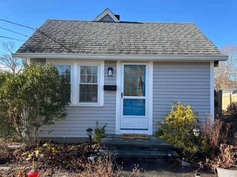 Photo of 117 Oak Neck Road, Hyannis, MA 02601 (MLS # 22600063)