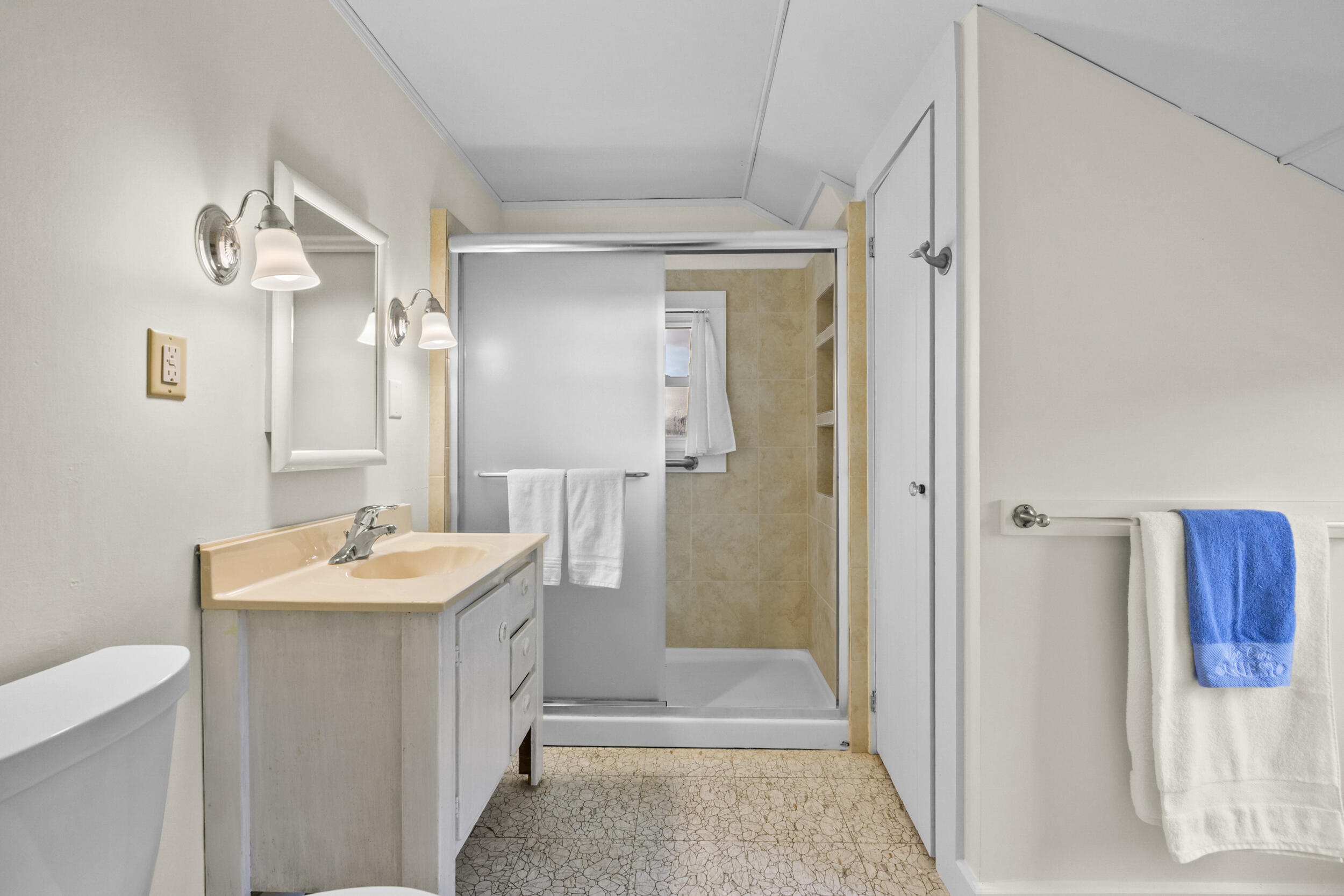 Dennis Port, Massachusetts 02639, United States, 7 Bedrooms Bedrooms, ,6 BathroomsBathrooms,Residential,Active,81299