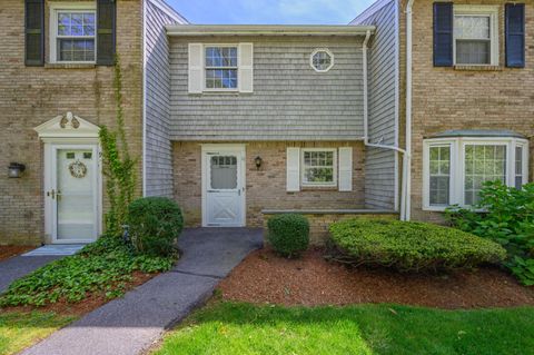 Townhouse in Centerville MA 11 Captain Cook Lane.jpg