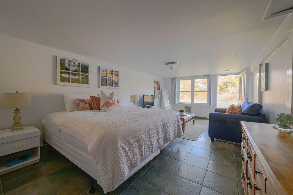 Wellfleet, Massachusetts 02667, United States, 3 Bedrooms Bedrooms, ,2 BathroomsBathrooms,Residential,Pending,33638