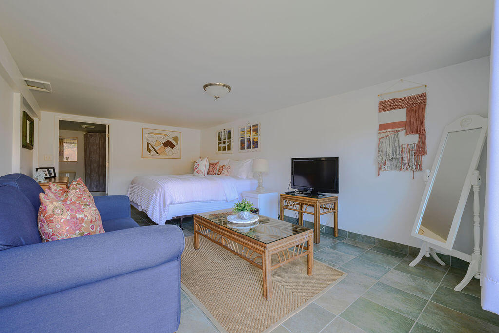 Wellfleet, Massachusetts 02667, United States, 3 Bedrooms Bedrooms, ,2 BathroomsBathrooms,Residential,Pending,33638