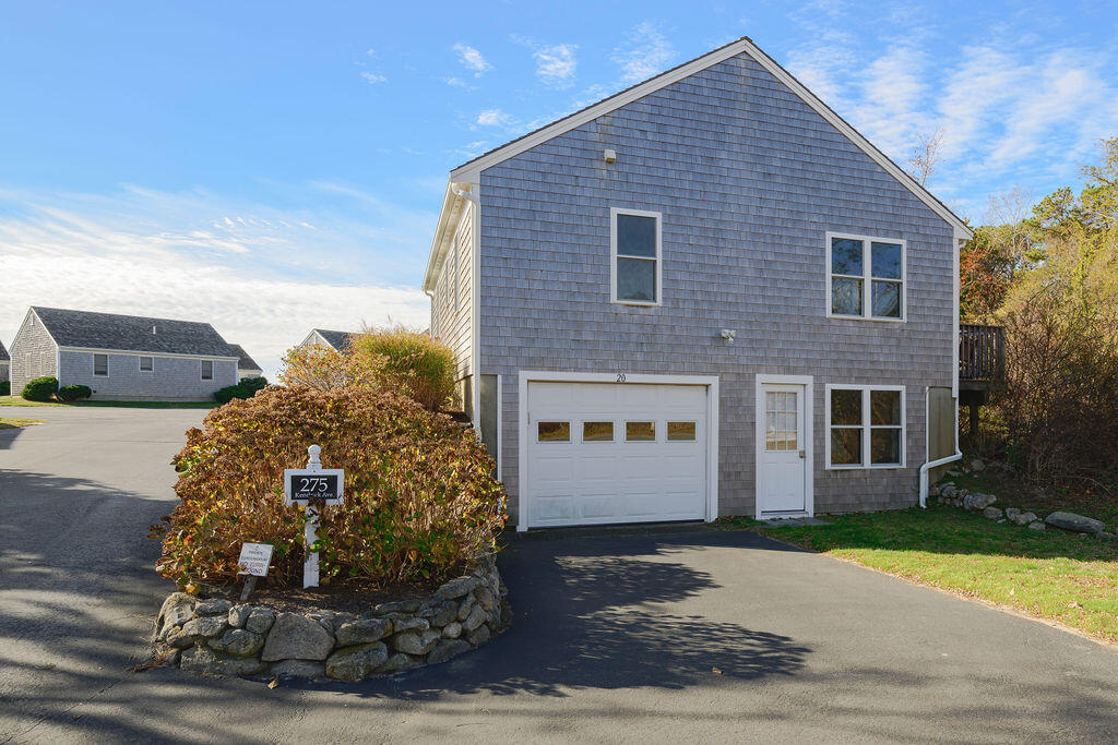 Wellfleet, Massachusetts 02667, United States, 3 Bedrooms Bedrooms, ,2 BathroomsBathrooms,Residential,Pending,33638