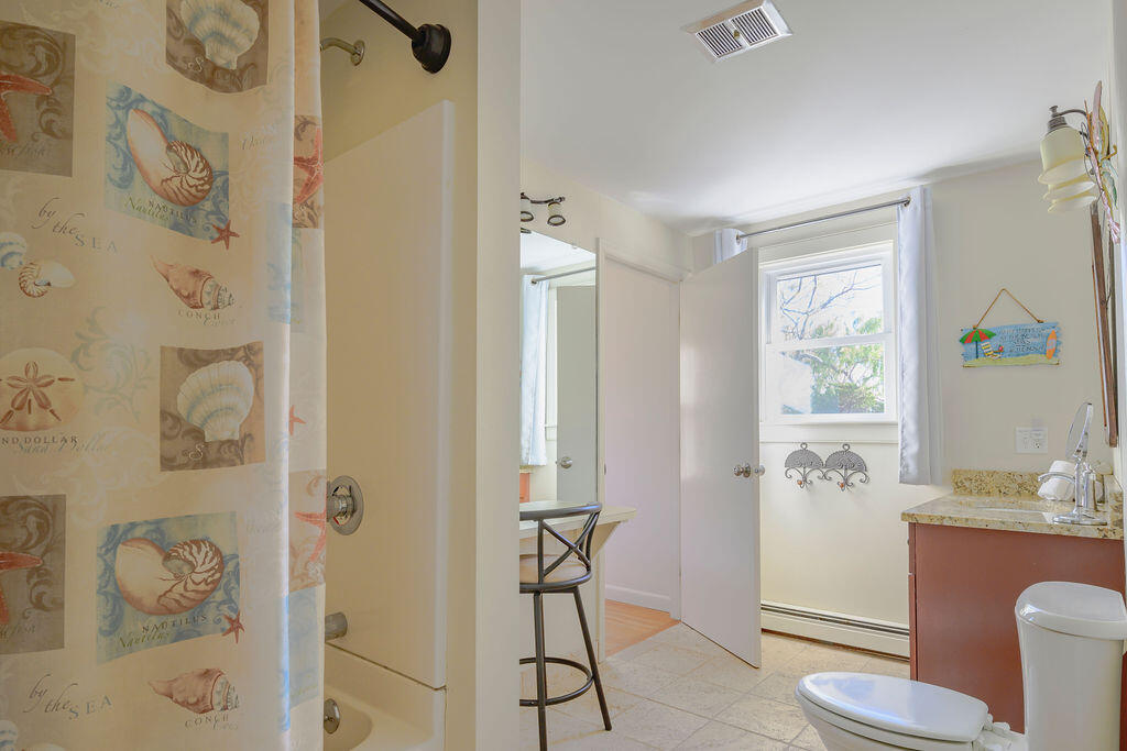 Wellfleet, Massachusetts 02667, United States, 3 Bedrooms Bedrooms, ,2 BathroomsBathrooms,Residential,Pending,33638