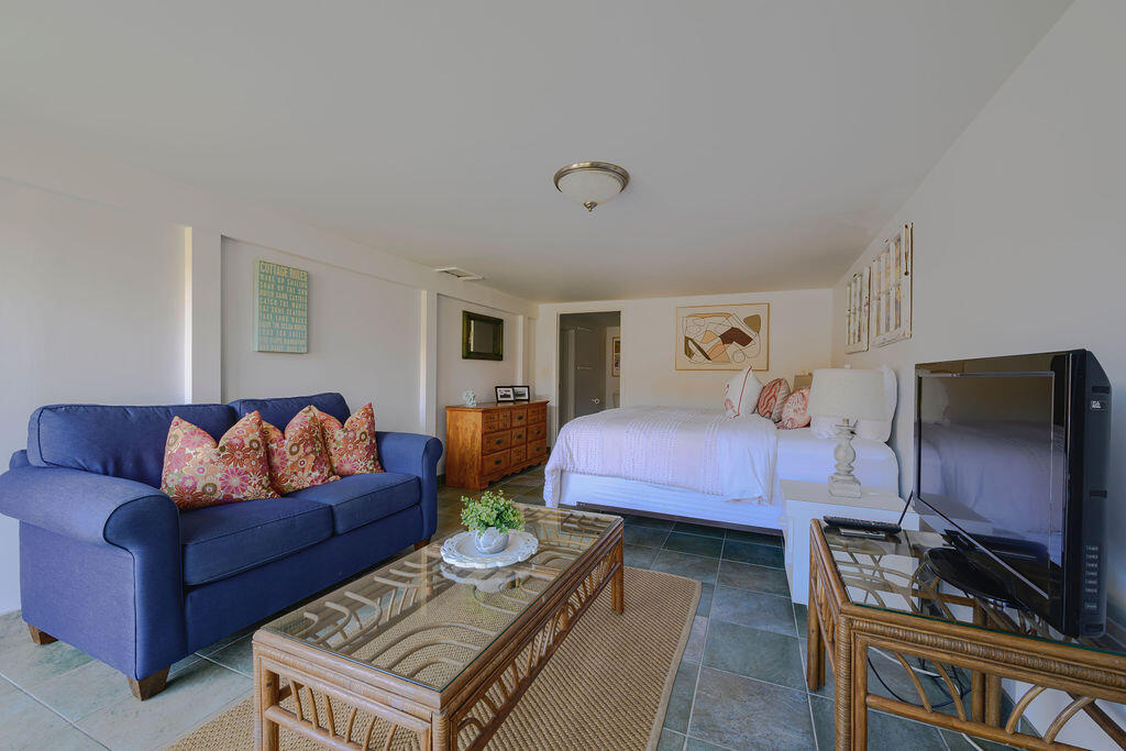 Wellfleet, Massachusetts 02667, United States, 3 Bedrooms Bedrooms, ,2 BathroomsBathrooms,Residential,Pending,33638