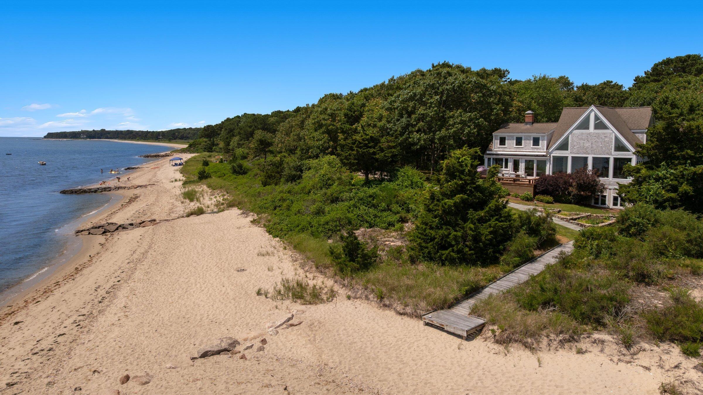 Cotuit, Massachusetts 02635, United States, 5 Bedrooms Bedrooms, ,4 BathroomsBathrooms,Residential,Active,193613