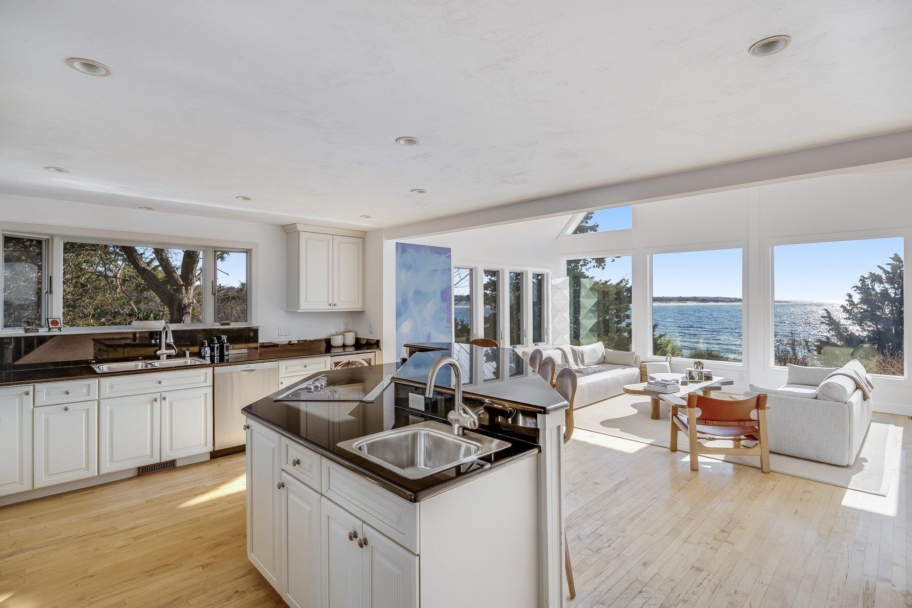 Cotuit, Massachusetts 02635, United States, 5 Bedrooms Bedrooms, ,4 BathroomsBathrooms,Residential,Active,193613