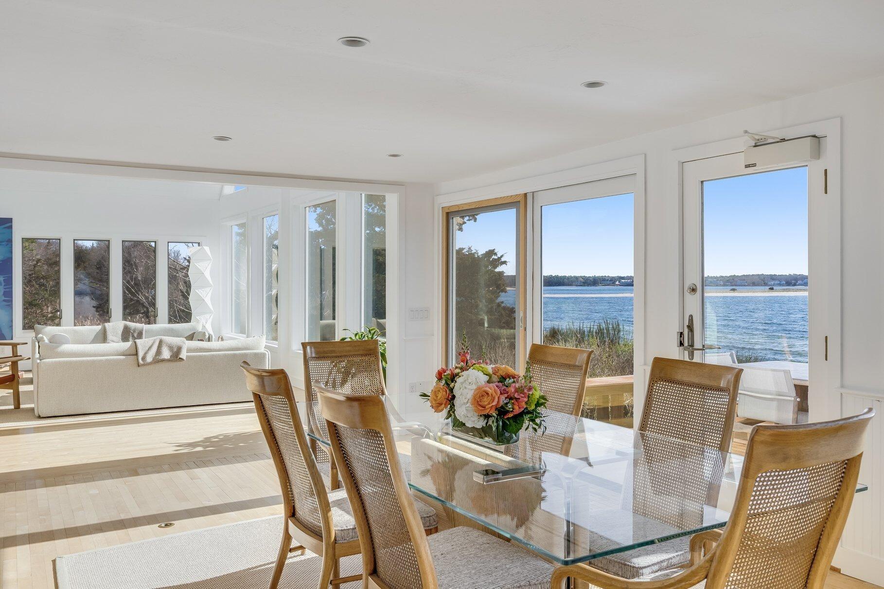 Cotuit, Massachusetts 02635, United States, 5 Bedrooms Bedrooms, ,4 BathroomsBathrooms,Residential,Active,193613