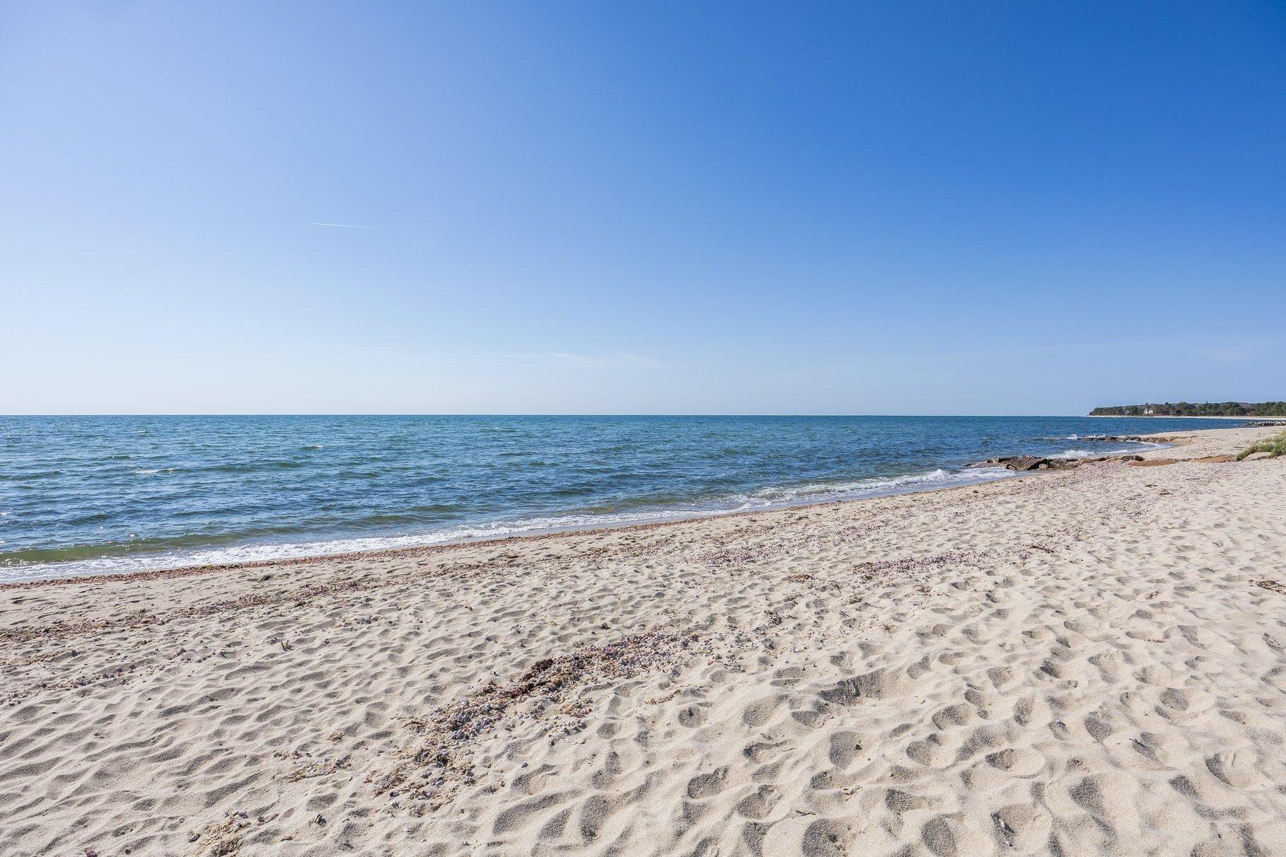 Cotuit, Massachusetts 02635, United States, 5 Bedrooms Bedrooms, ,4 BathroomsBathrooms,Residential,Active,193613