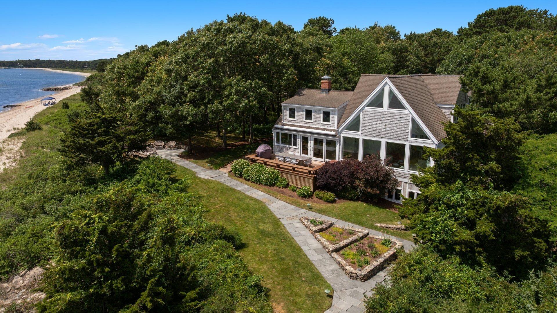 Cotuit, Massachusetts 02635, United States, 5 Bedrooms Bedrooms, ,4 BathroomsBathrooms,Residential,Active,193613