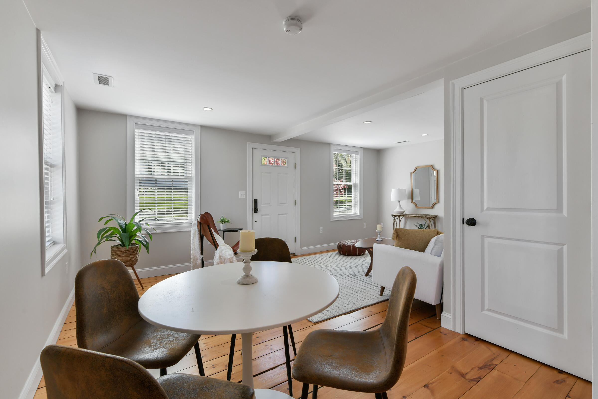 Yarmouth Port, Massachusetts 02675, United States, 4 Bedrooms Bedrooms, ,3 BathroomsBathrooms,Residential,Pending,123710