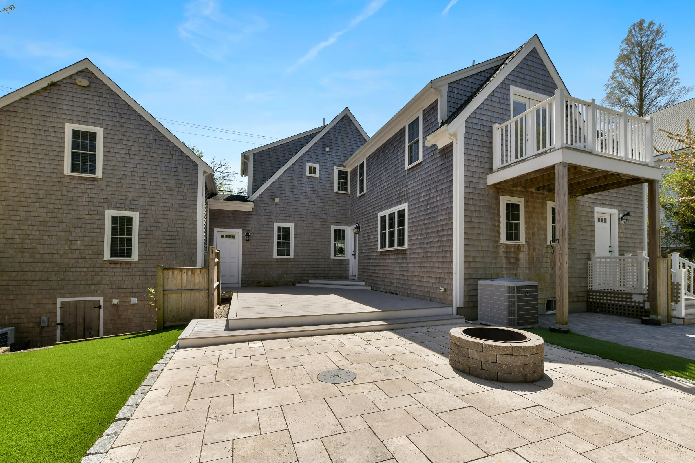 Yarmouth Port, Massachusetts 02675, United States, 4 Bedrooms Bedrooms, ,3 BathroomsBathrooms,Residential,Pending,123710