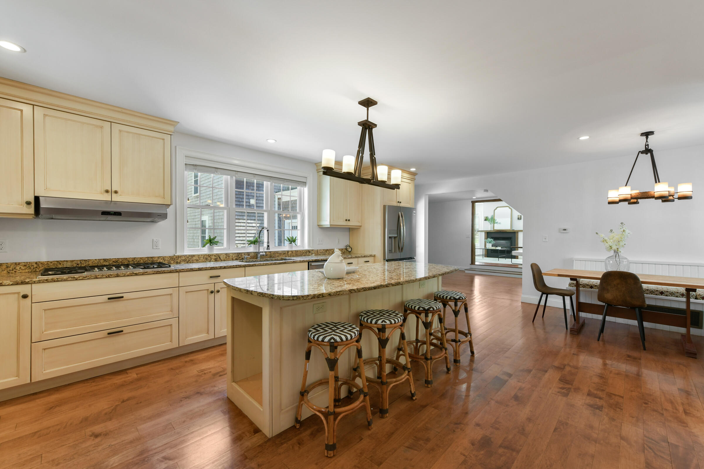 Yarmouth Port, Massachusetts 02675, United States, 4 Bedrooms Bedrooms, ,3 BathroomsBathrooms,Residential,Pending,123710