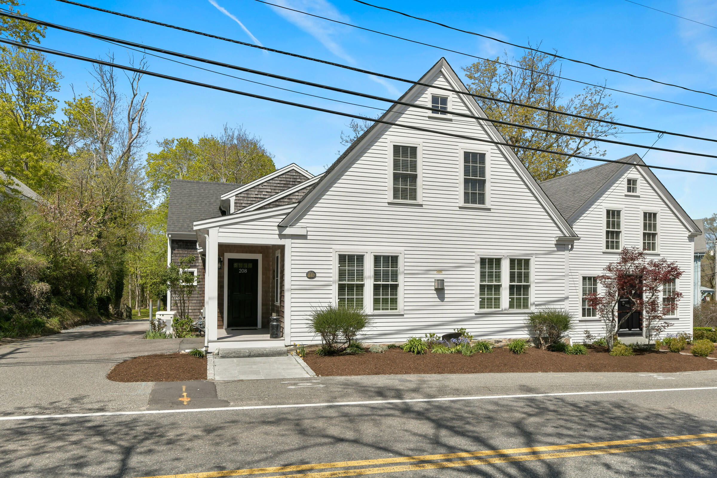 Yarmouth Port, Massachusetts 02675, United States, 4 Bedrooms Bedrooms, ,3 BathroomsBathrooms,Residential,Pending,123710