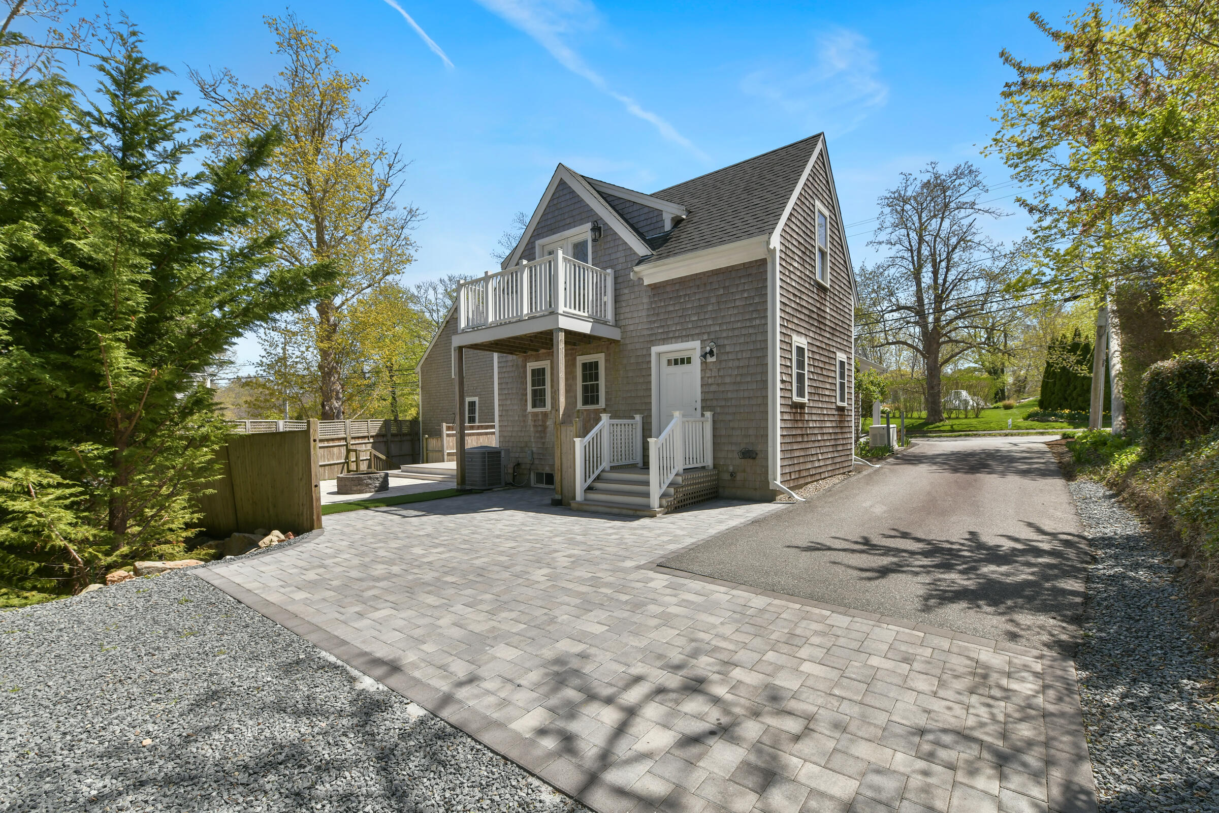 Yarmouth Port, Massachusetts 02675, United States, 4 Bedrooms Bedrooms, ,3 BathroomsBathrooms,Residential,Pending,123710