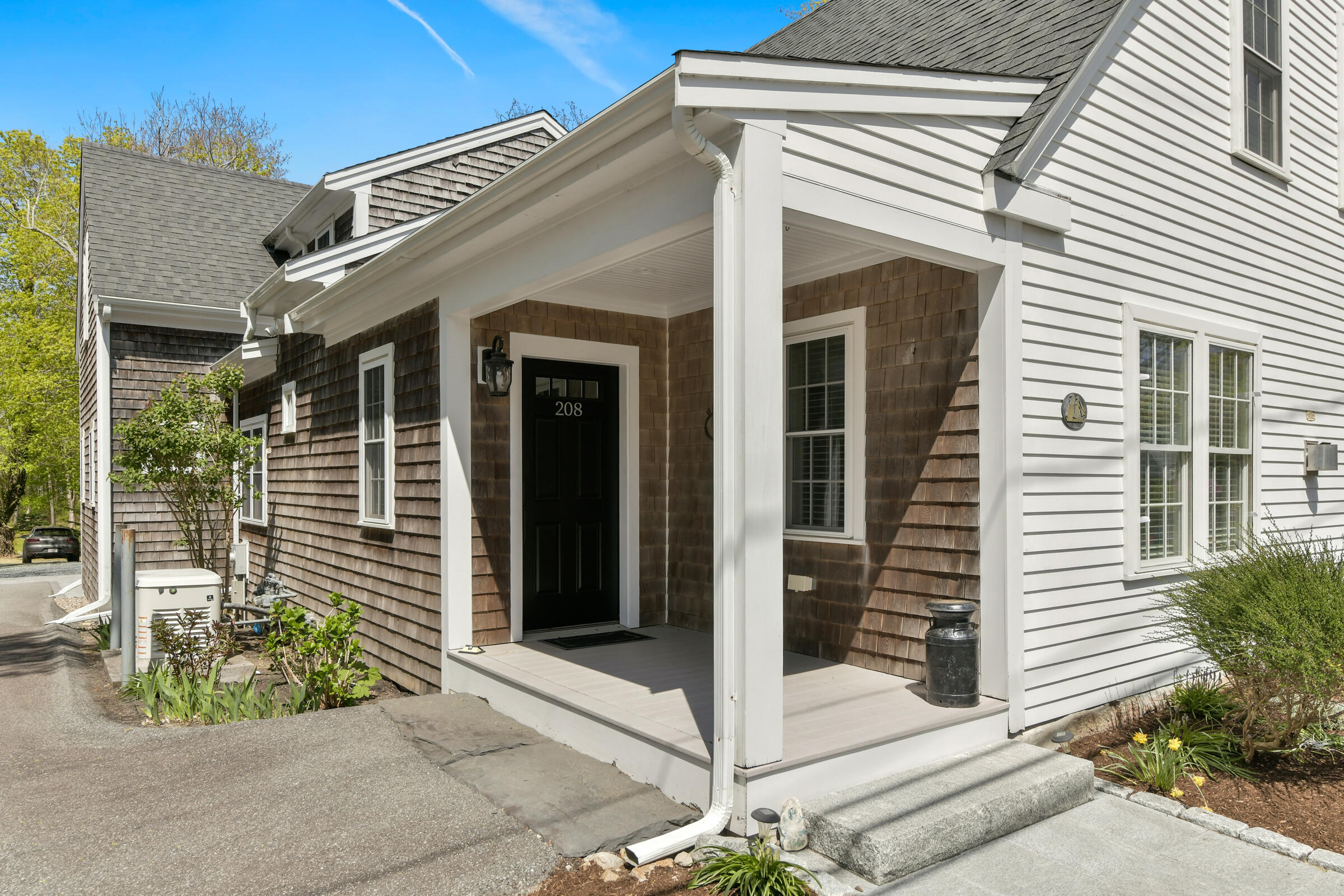 Yarmouth Port, Massachusetts 02675, United States, 4 Bedrooms Bedrooms, ,3 BathroomsBathrooms,Residential,Pending,123710