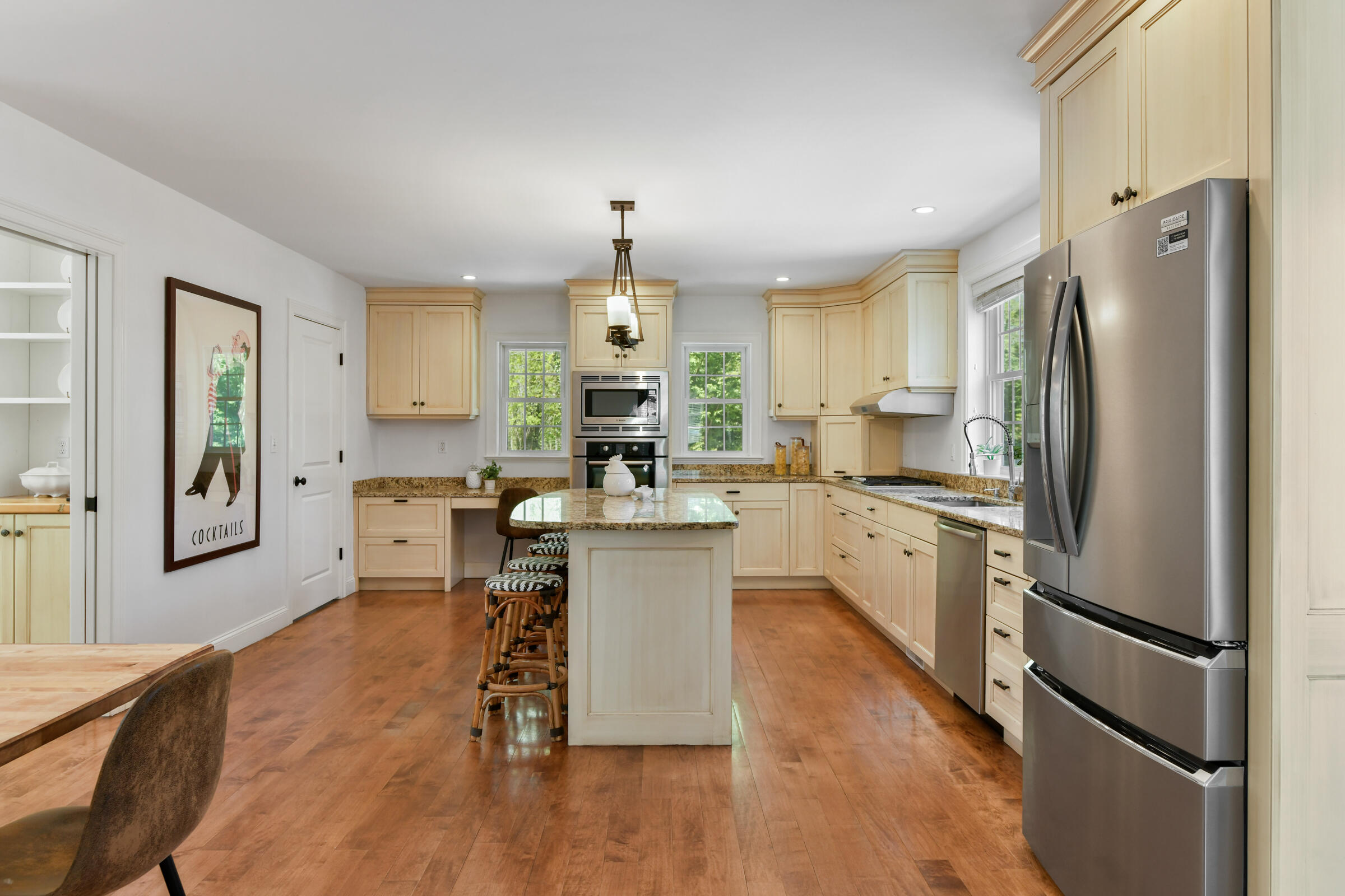 Yarmouth Port, Massachusetts 02675, United States, 4 Bedrooms Bedrooms, ,3 BathroomsBathrooms,Residential,Pending,123710