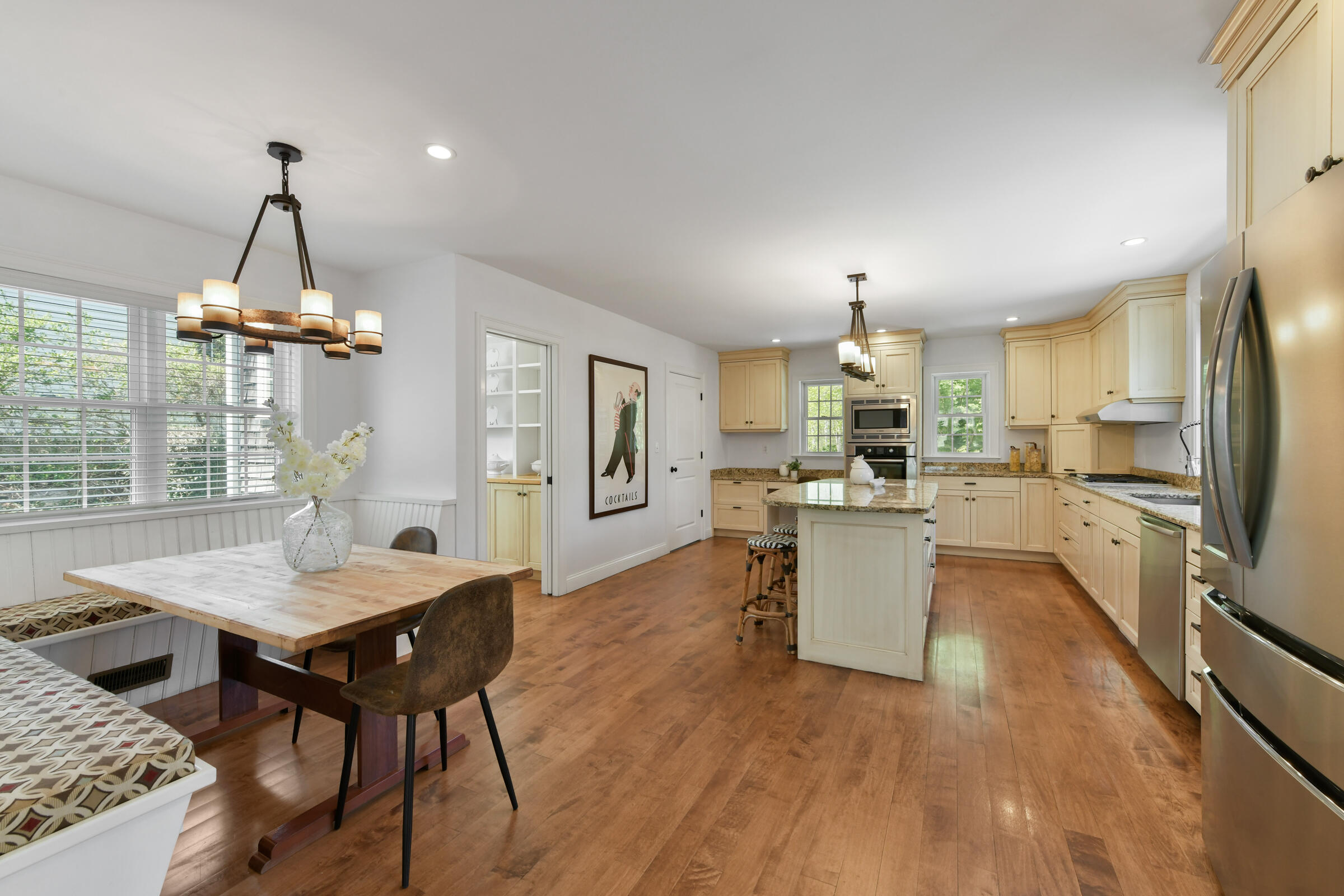 Yarmouth Port, Massachusetts 02675, United States, 4 Bedrooms Bedrooms, ,3 BathroomsBathrooms,Residential,Pending,123710