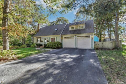 Photo of 20 Windsor Way, Mashpee, MA 02649 (MLS # 22505345)