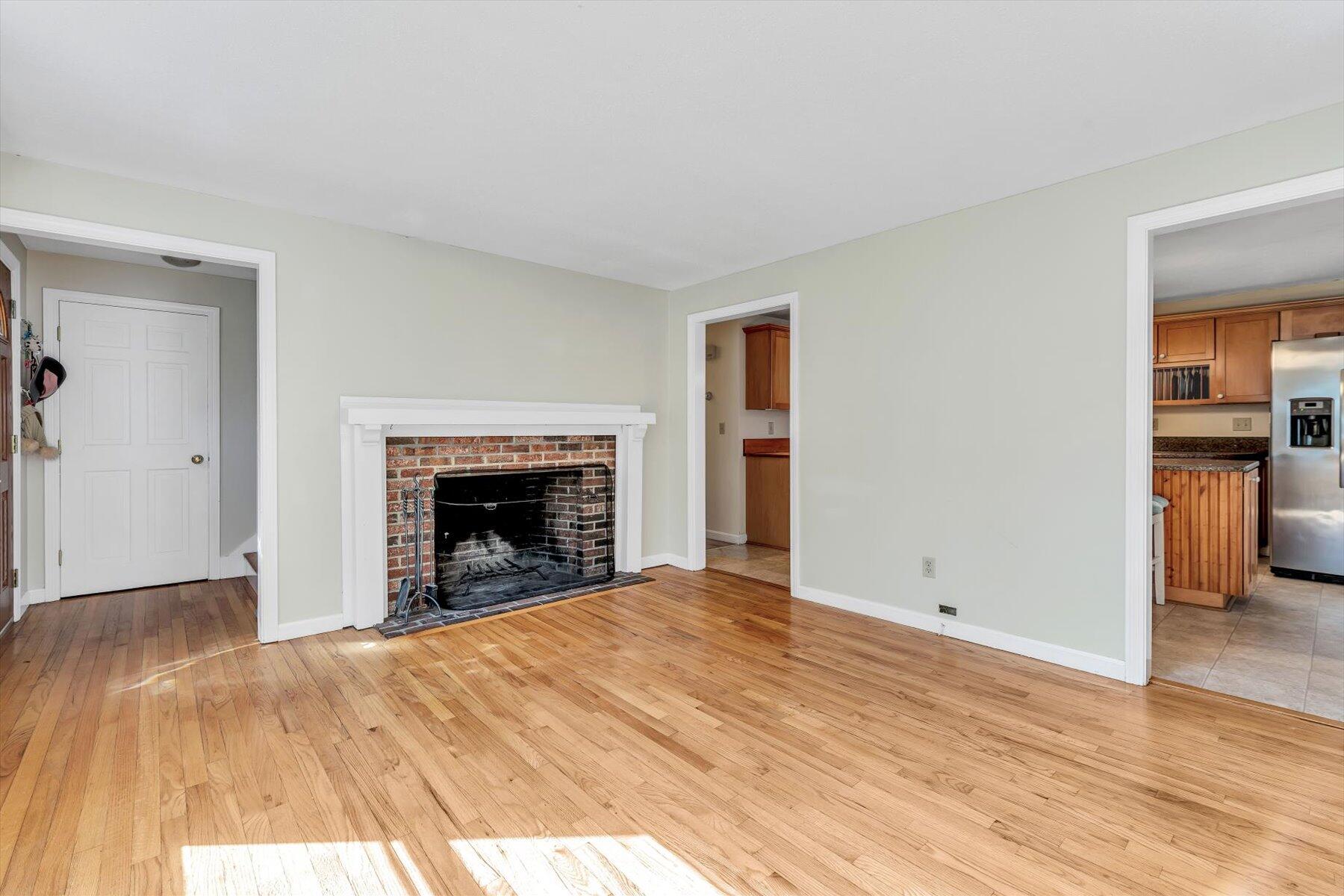 Cotuit, Massachusetts 02635, United States, 3 Bedrooms Bedrooms, ,3 BathroomsBathrooms,Residential,Active,224995