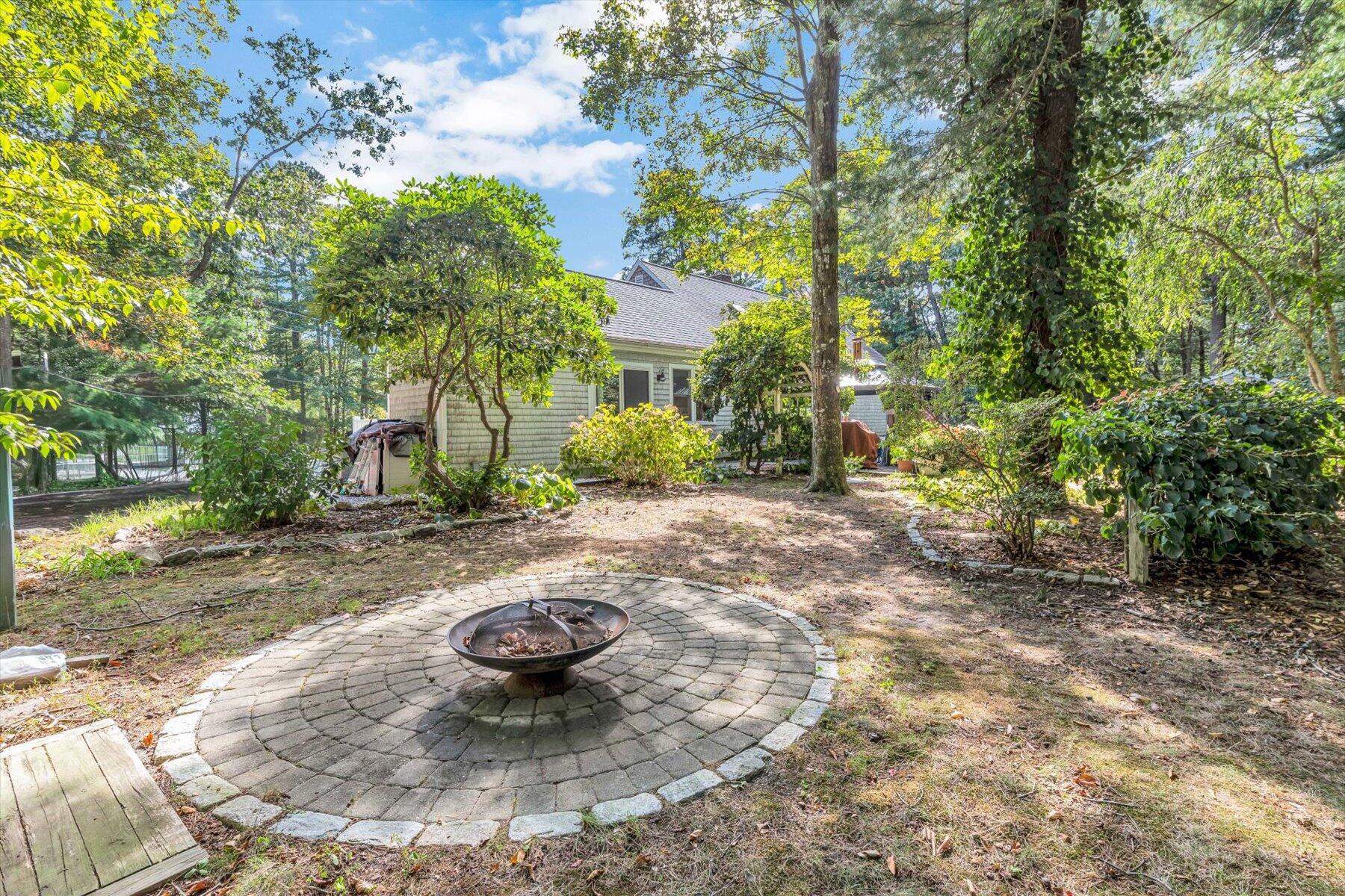 Cotuit, Massachusetts 02635, United States, 3 Bedrooms Bedrooms, ,3 BathroomsBathrooms,Residential,Active,224995