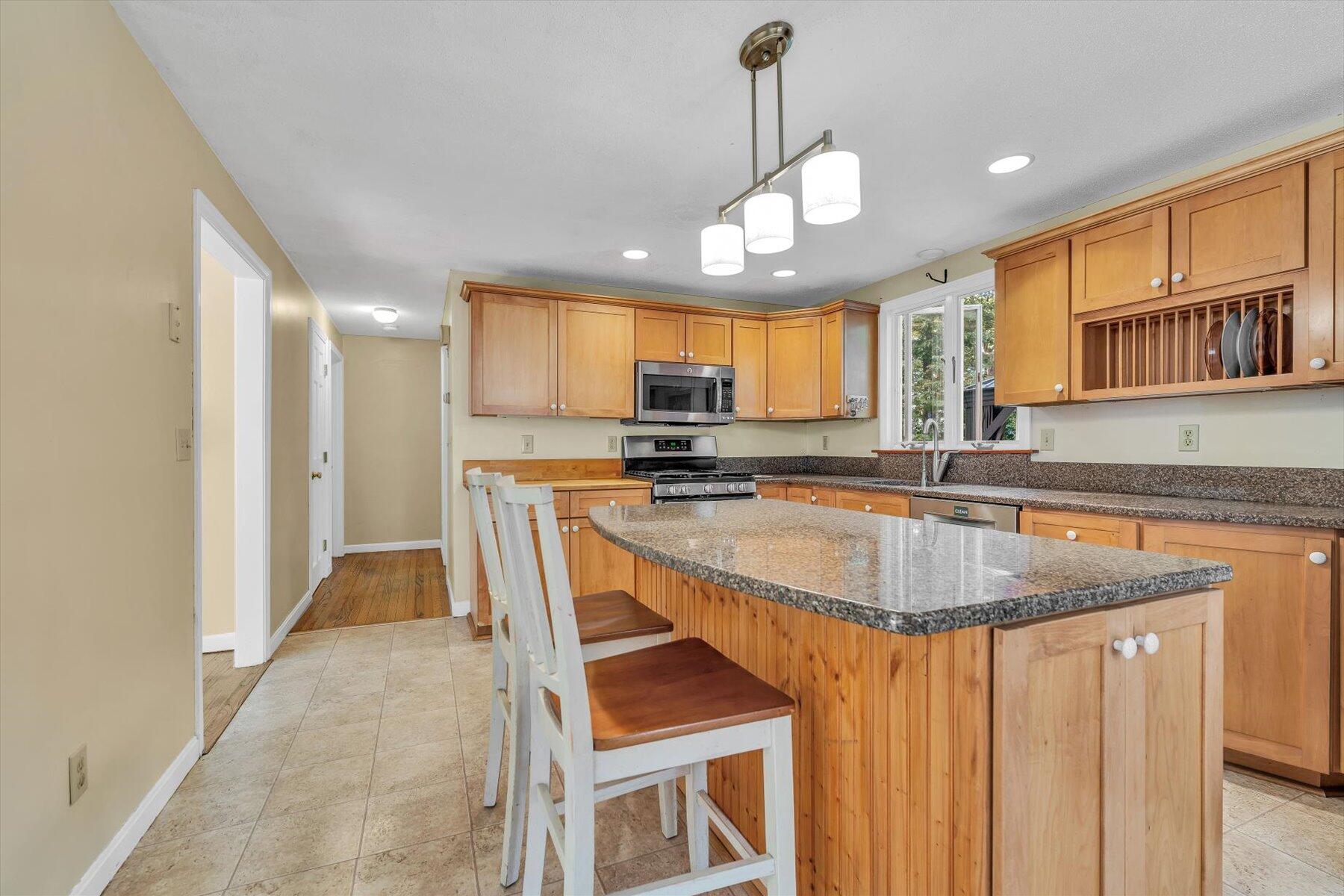 Cotuit, Massachusetts 02635, United States, 3 Bedrooms Bedrooms, ,3 BathroomsBathrooms,Residential,Active,224995