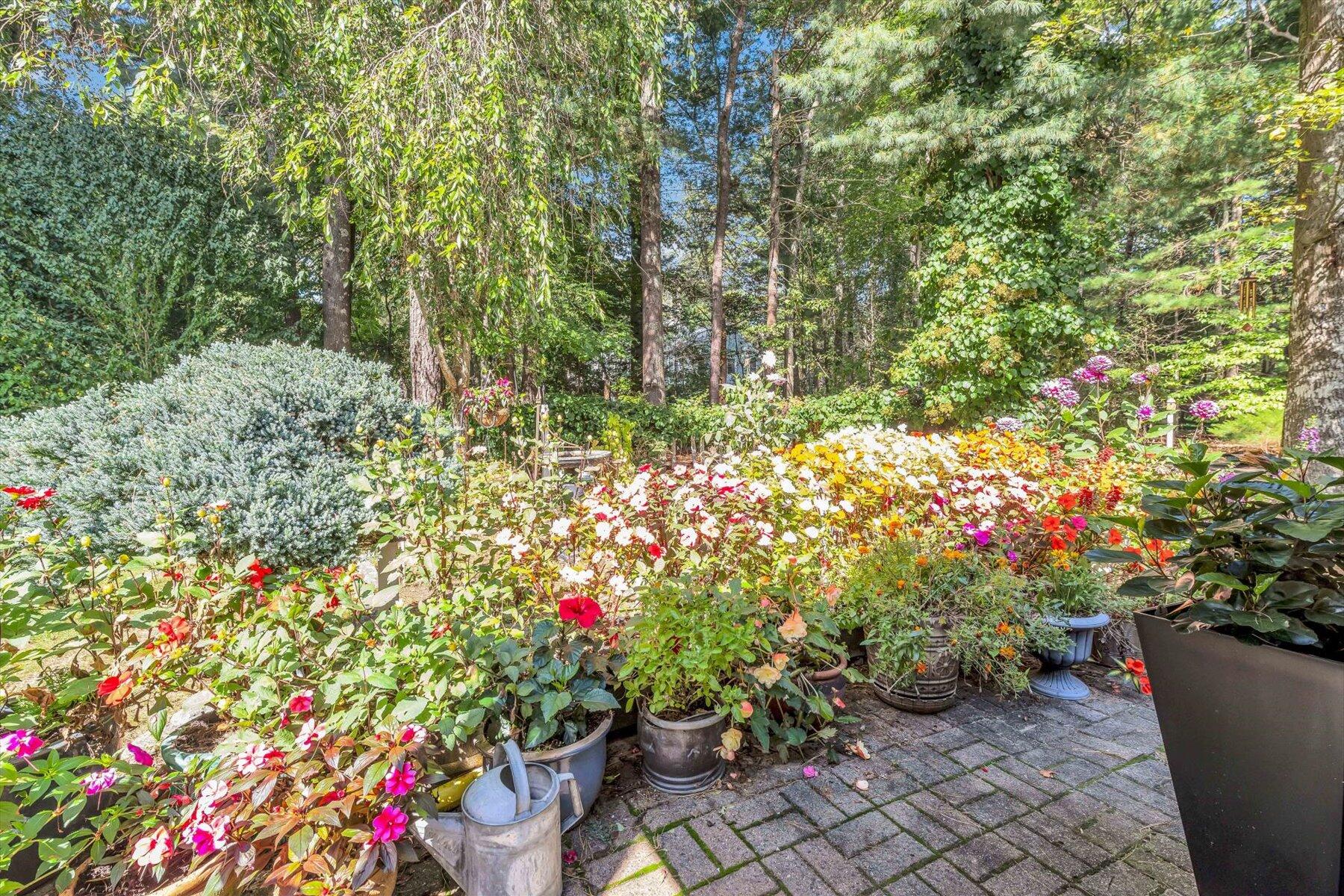 Cotuit, Massachusetts 02635, United States, 3 Bedrooms Bedrooms, ,3 BathroomsBathrooms,Residential,Active,224995