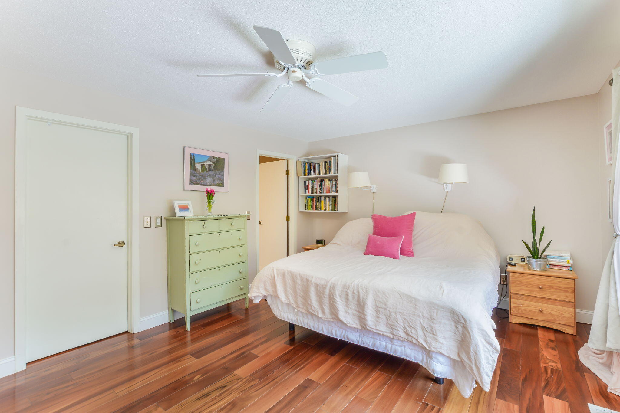 Mashpee, Massachusetts 02649, United States, 2 Bedrooms Bedrooms, ,3 BathroomsBathrooms,Residential,Pending,121799