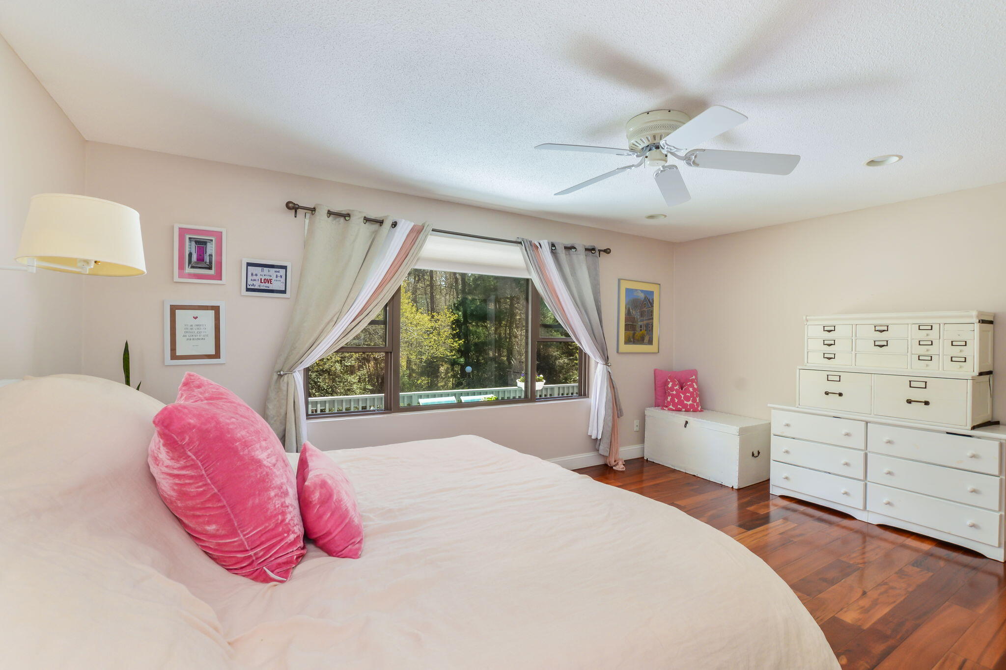 Mashpee, Massachusetts 02649, United States, 2 Bedrooms Bedrooms, ,3 BathroomsBathrooms,Residential,Pending,121799