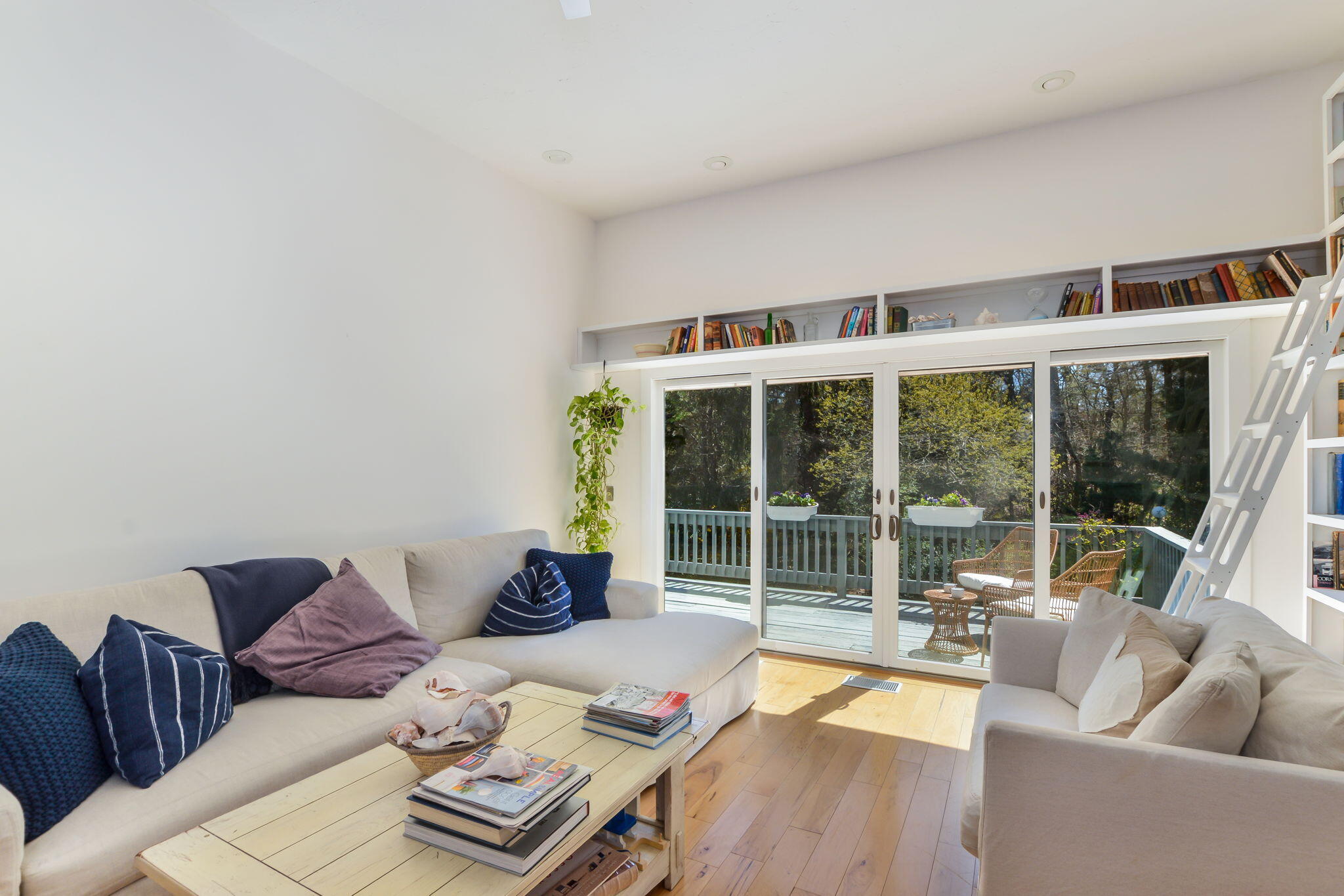 Mashpee, Massachusetts 02649, United States, 2 Bedrooms Bedrooms, ,3 BathroomsBathrooms,Residential,Pending,121799