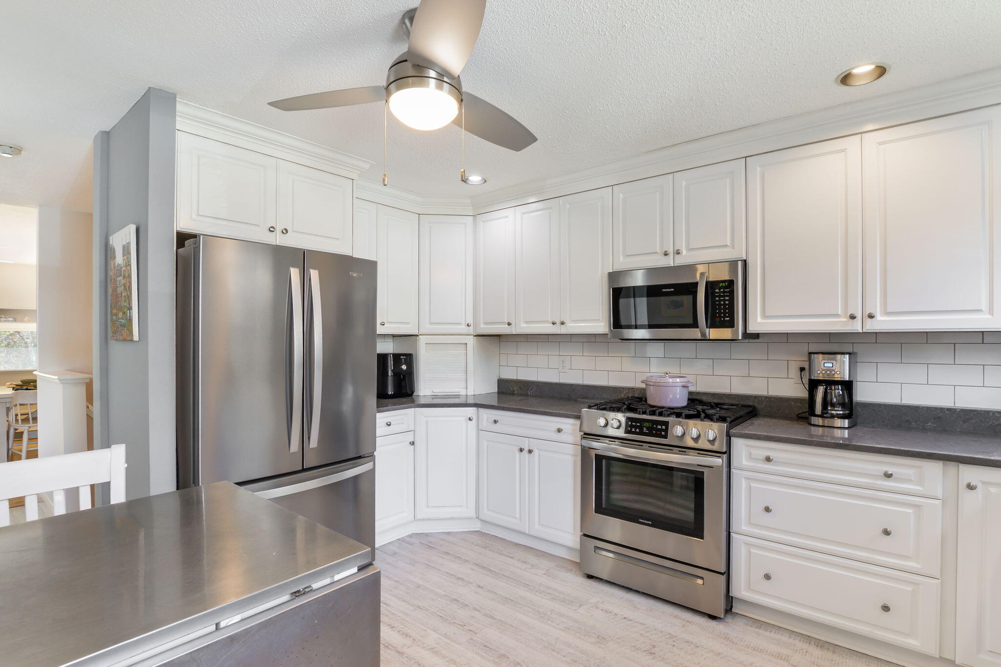 Mashpee, Massachusetts 02649, United States, 2 Bedrooms Bedrooms, ,3 BathroomsBathrooms,Residential,Pending,121799