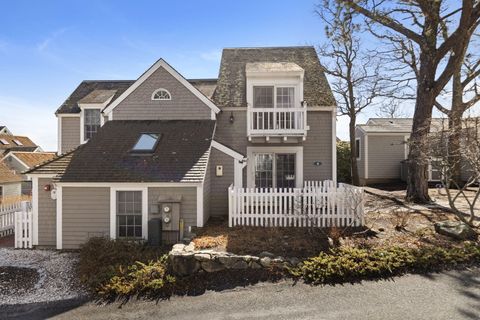 Photo of 4 Hyannis Point Road #UNIT 4, Mashpee, MA 02649 (MLS # 22601364)