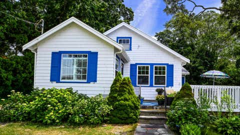 Photo of 5 Hamlin Avenue, Falmouth, MA 02540 (MLS # 22602922)