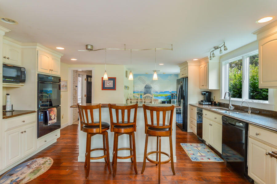 South Yarmouth, Massachusetts 02664, United States, 10 Bedrooms Bedrooms, ,8 BathroomsBathrooms,Residential,Active,46871