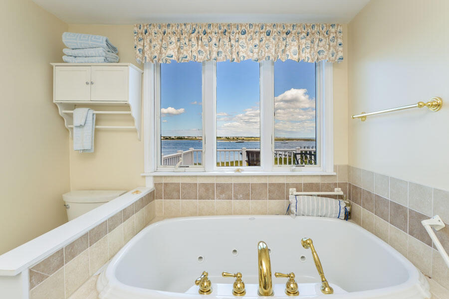 South Yarmouth, Massachusetts 02664, United States, 10 Bedrooms Bedrooms, ,8 BathroomsBathrooms,Residential,Active,46871