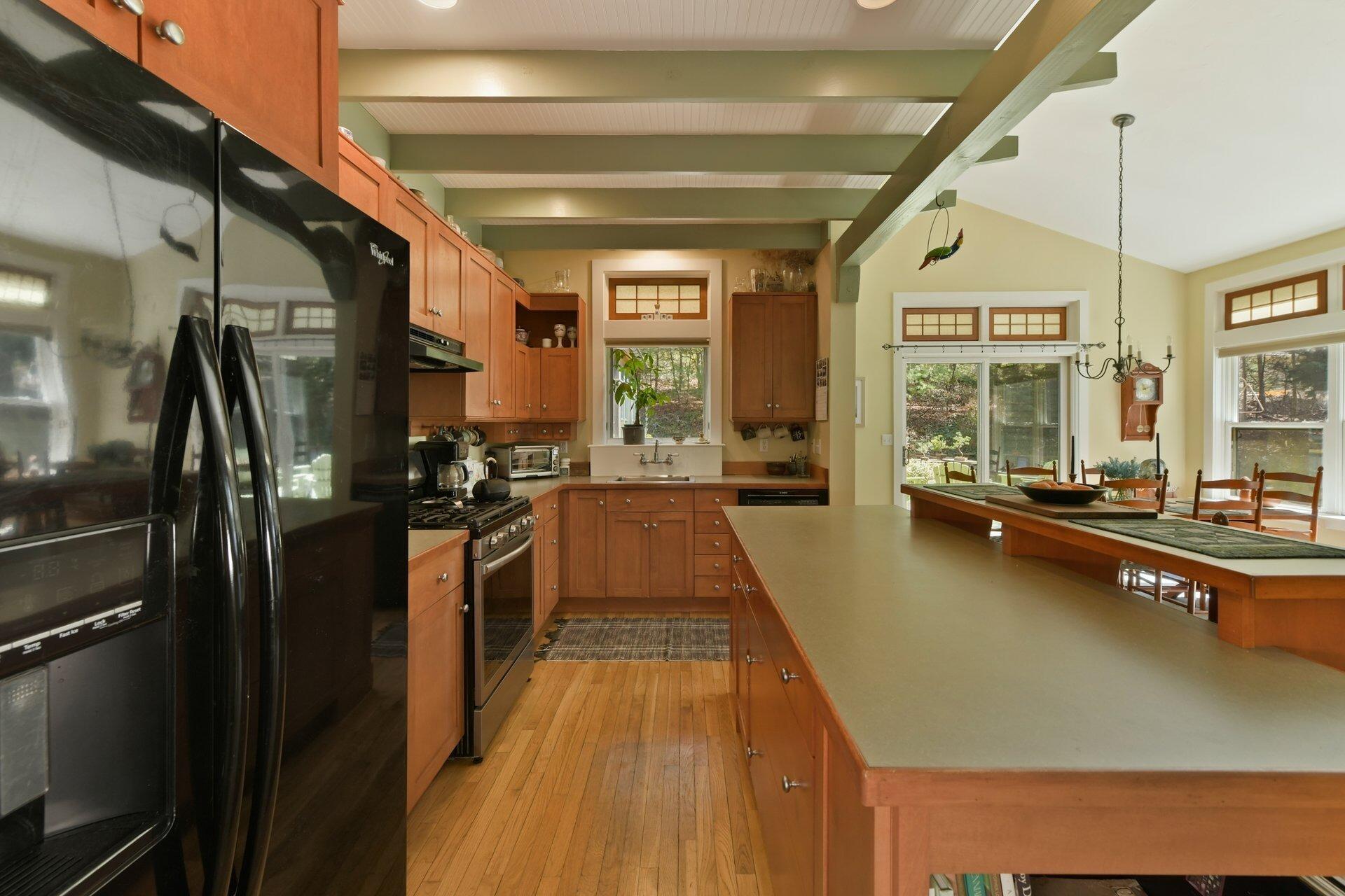 East Falmouth, Massachusetts 02536, United States, 5 Bedrooms Bedrooms, ,3 BathroomsBathrooms,Residential,Pending,114429