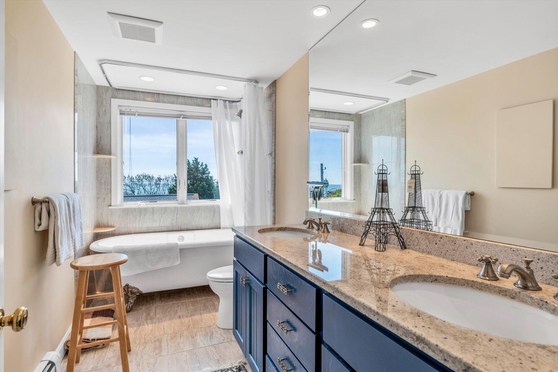 Hyannis Port, Massachusetts 02647, United States, 3 Bedrooms Bedrooms, ,4 BathroomsBathrooms,Residential,Active,202680