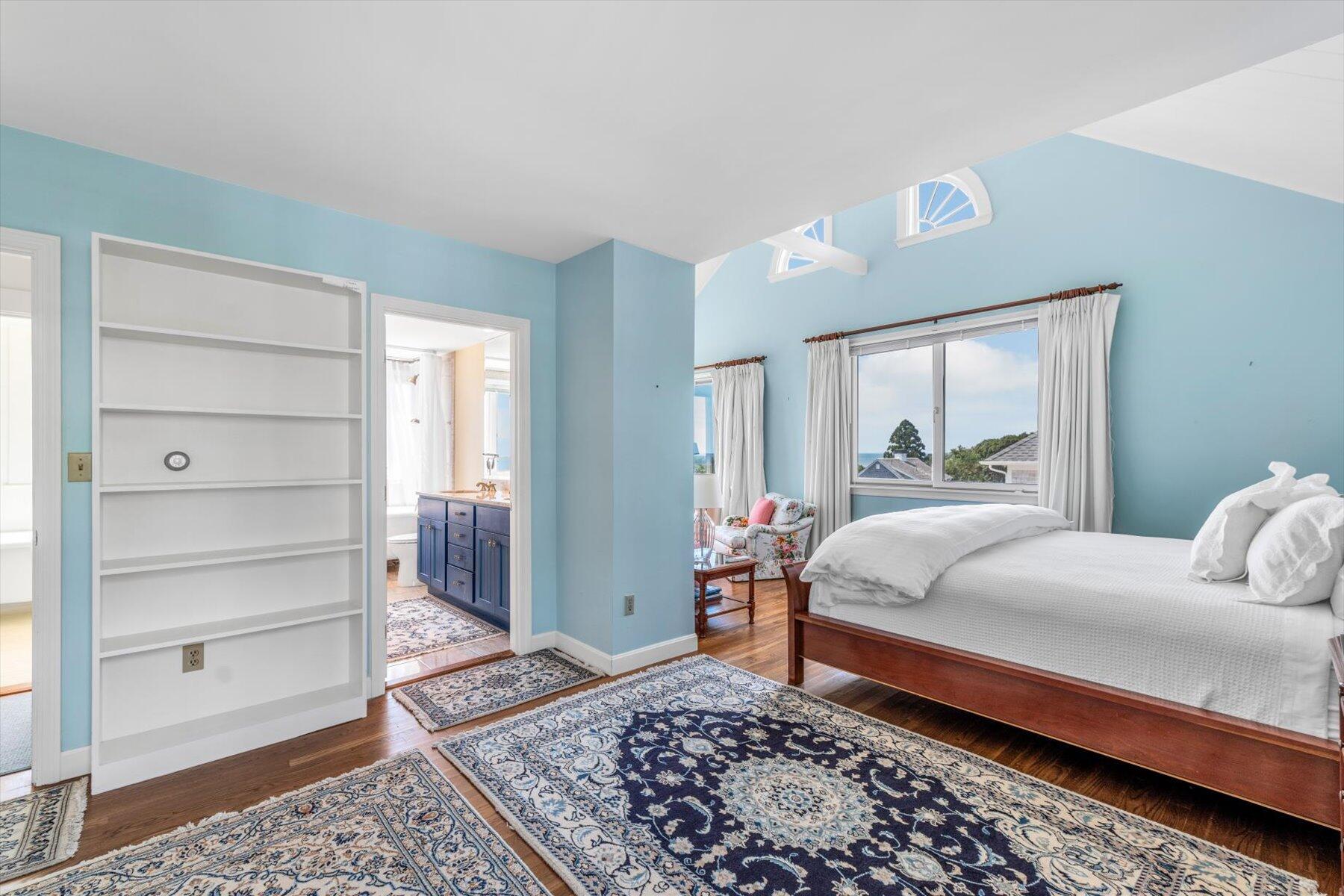 Hyannis Port, Massachusetts 02647, United States, 3 Bedrooms Bedrooms, ,4 BathroomsBathrooms,Residential,Active,202680