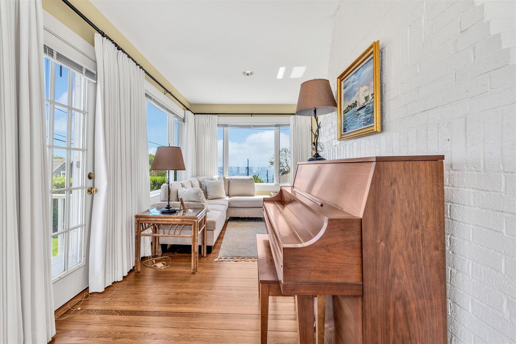 Hyannis Port, Massachusetts 02647, United States, 3 Bedrooms Bedrooms, ,4 BathroomsBathrooms,Residential,Active,202680