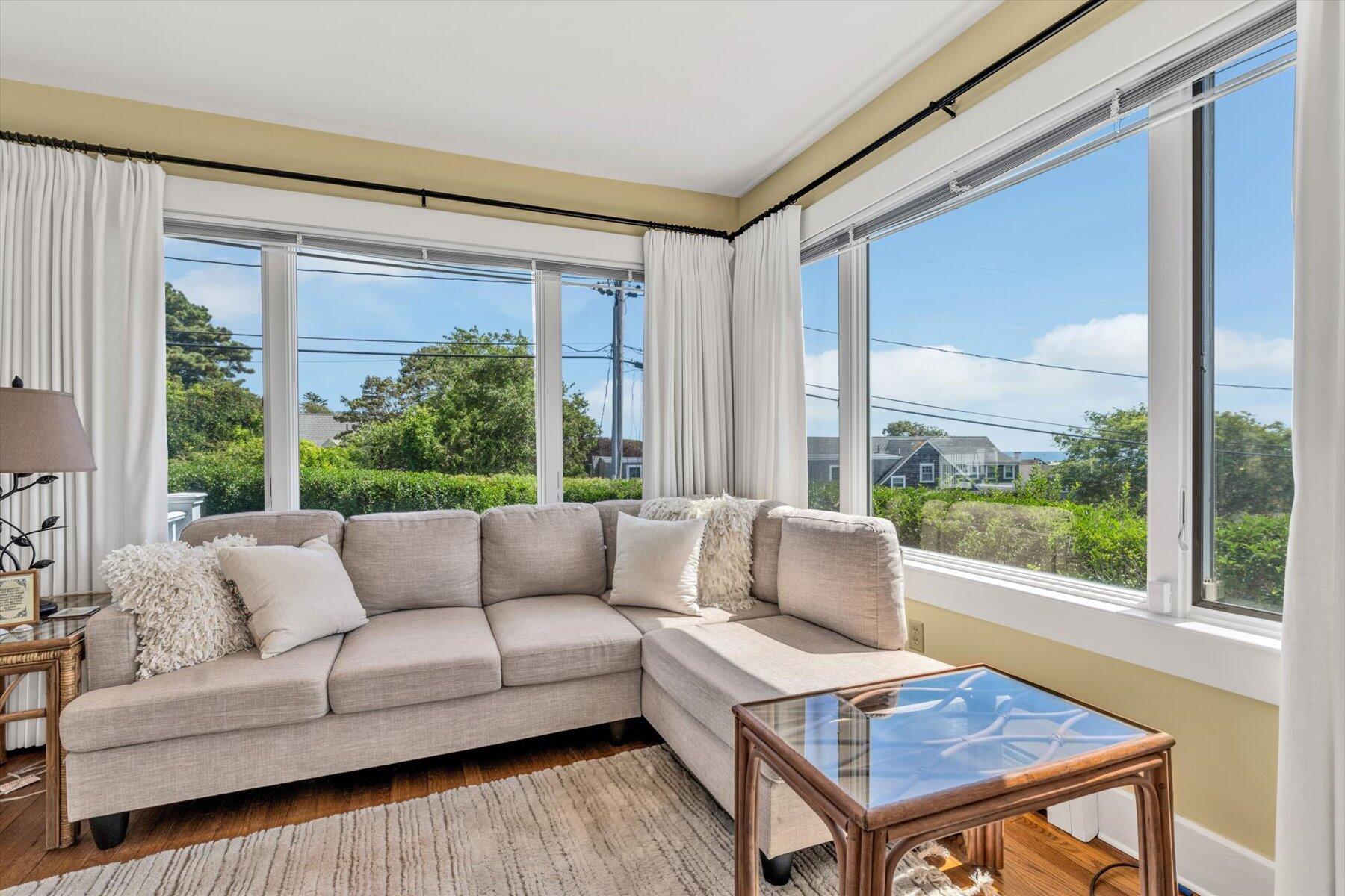 Hyannis Port, Massachusetts 02647, United States, 3 Bedrooms Bedrooms, ,4 BathroomsBathrooms,Residential,Active,202680