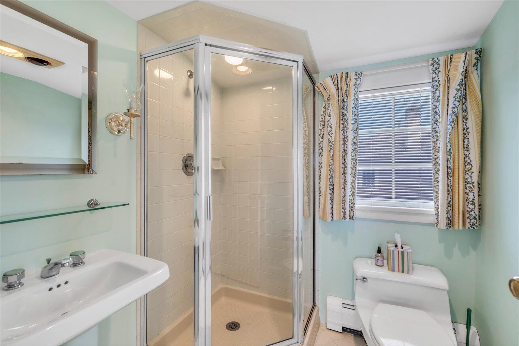 Hyannis Port, Massachusetts 02647, United States, 3 Bedrooms Bedrooms, ,4 BathroomsBathrooms,Residential,Active,202680