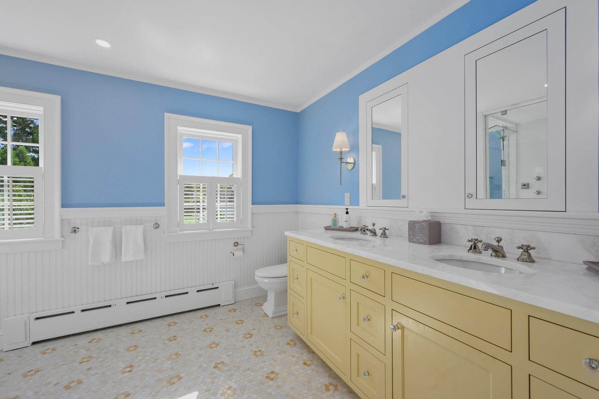 Falmouth, Massachusetts 02540, United States, 5 Bedrooms Bedrooms, ,5 BathroomsBathrooms,Residential,Active,202035