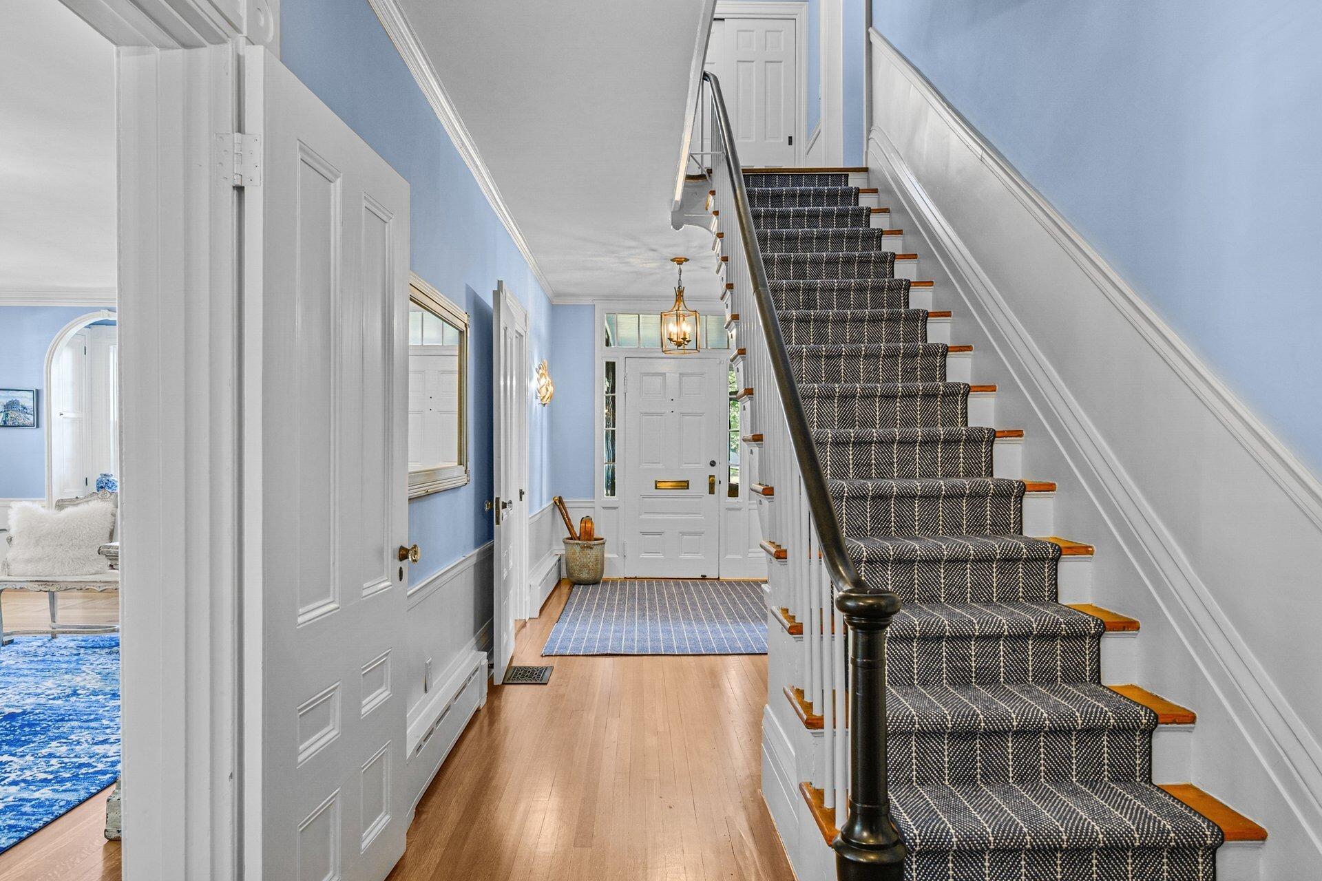 Falmouth, Massachusetts 02540, United States, 5 Bedrooms Bedrooms, ,5 BathroomsBathrooms,Residential,Active,202035