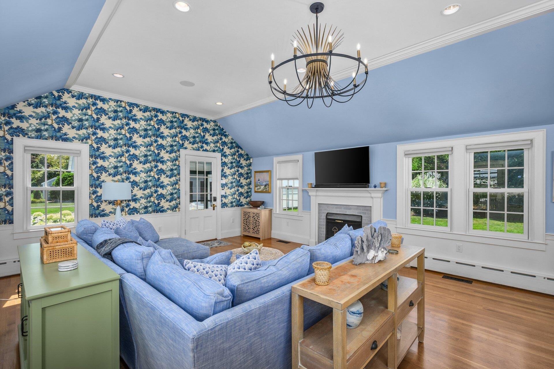 Falmouth, Massachusetts 02540, United States, 5 Bedrooms Bedrooms, ,5 BathroomsBathrooms,Residential,Active,202035