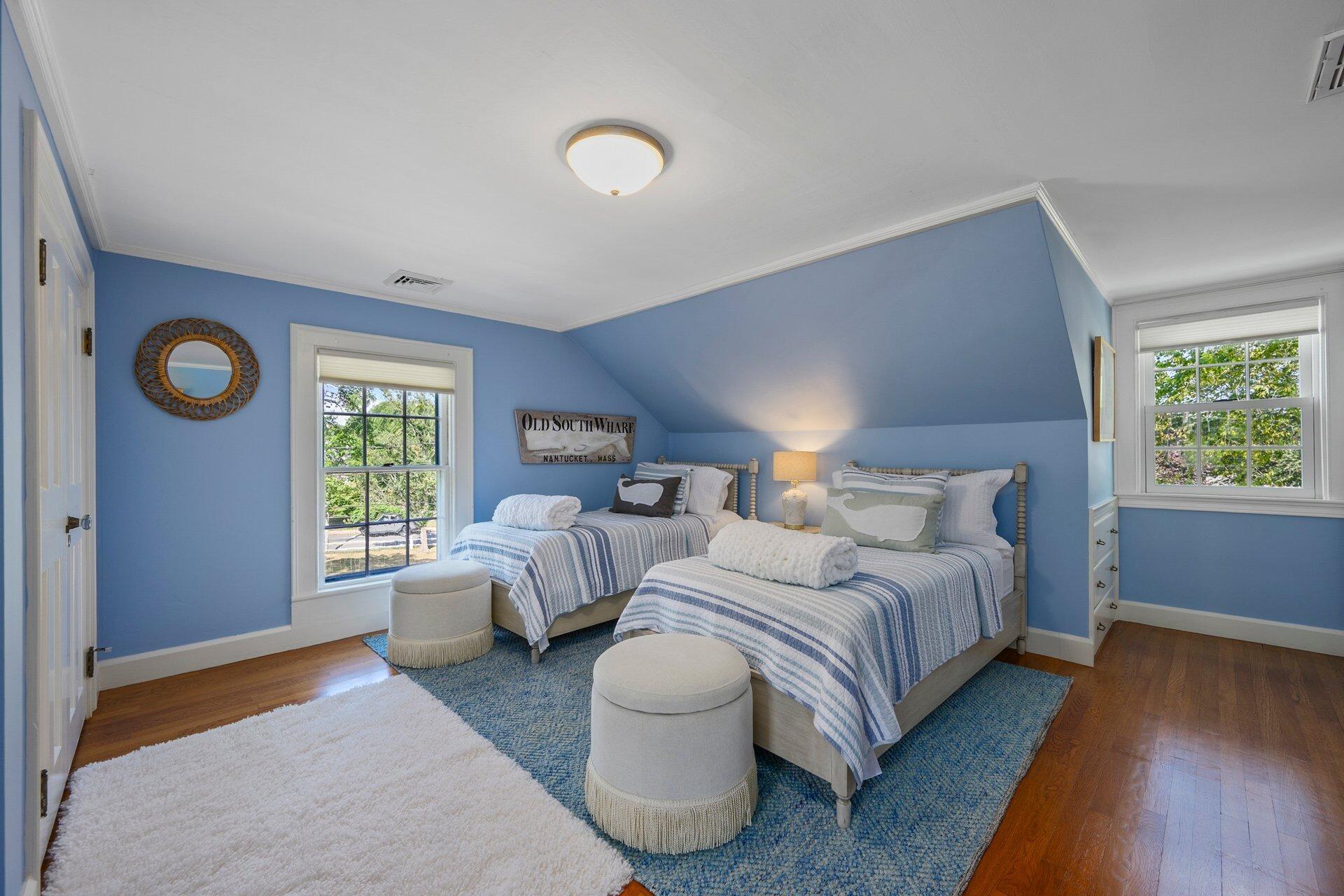 Falmouth, Massachusetts 02540, United States, 5 Bedrooms Bedrooms, ,5 BathroomsBathrooms,Residential,Active,202035